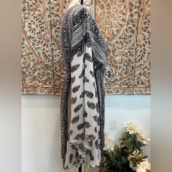 Black and White Patterned Mini Dress - Picture 7 of 11